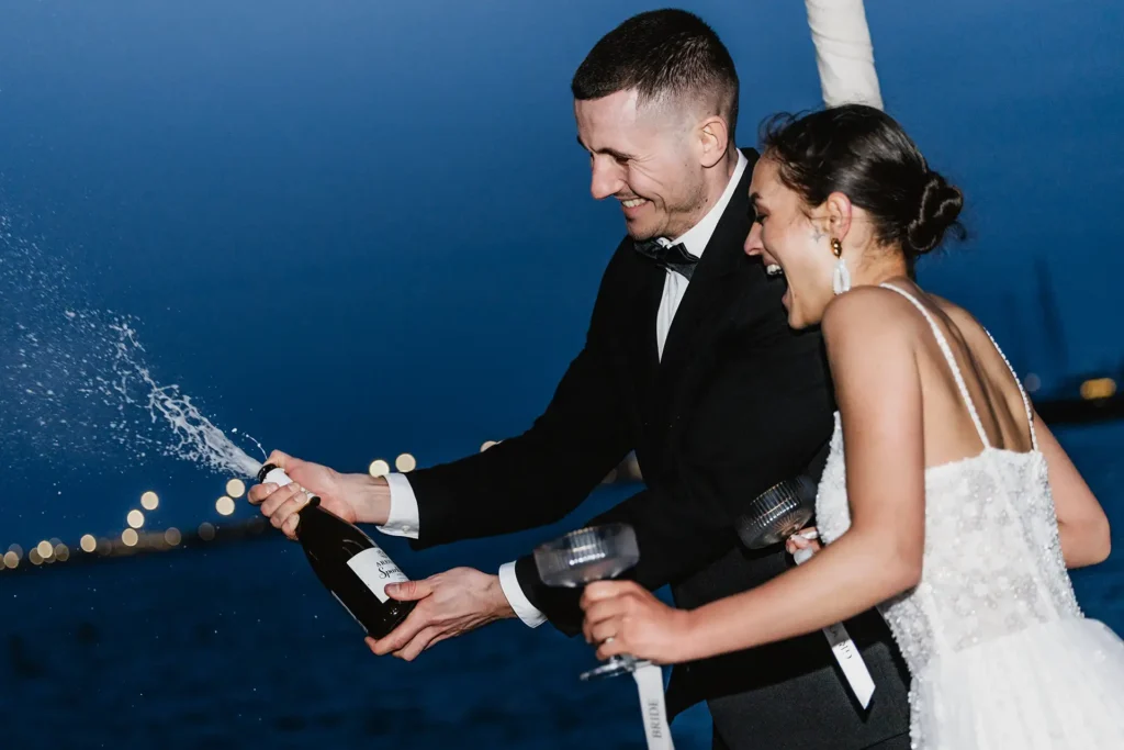 Hochzeitsfotograf Bielefeld Sekt auf dem Schiff